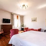 Landsted Godenano - Pool&restaurant *
