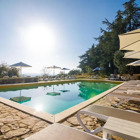 Godenano - Pool&restaurant *